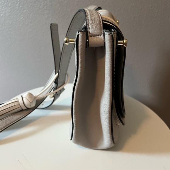 ⭐️ LOW START ⭐️ Kate Spade Gray Crossbody Bag with Flap Closure - Picture 6 of 15